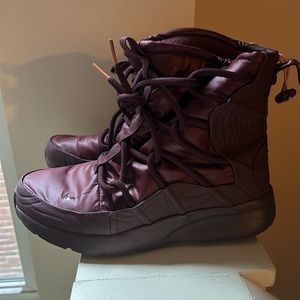 Nike Tanjun High Rise Snow Boots